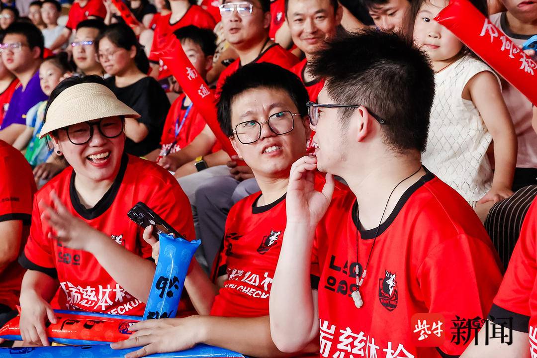 观赛团幸福, forma, 与铁人三项